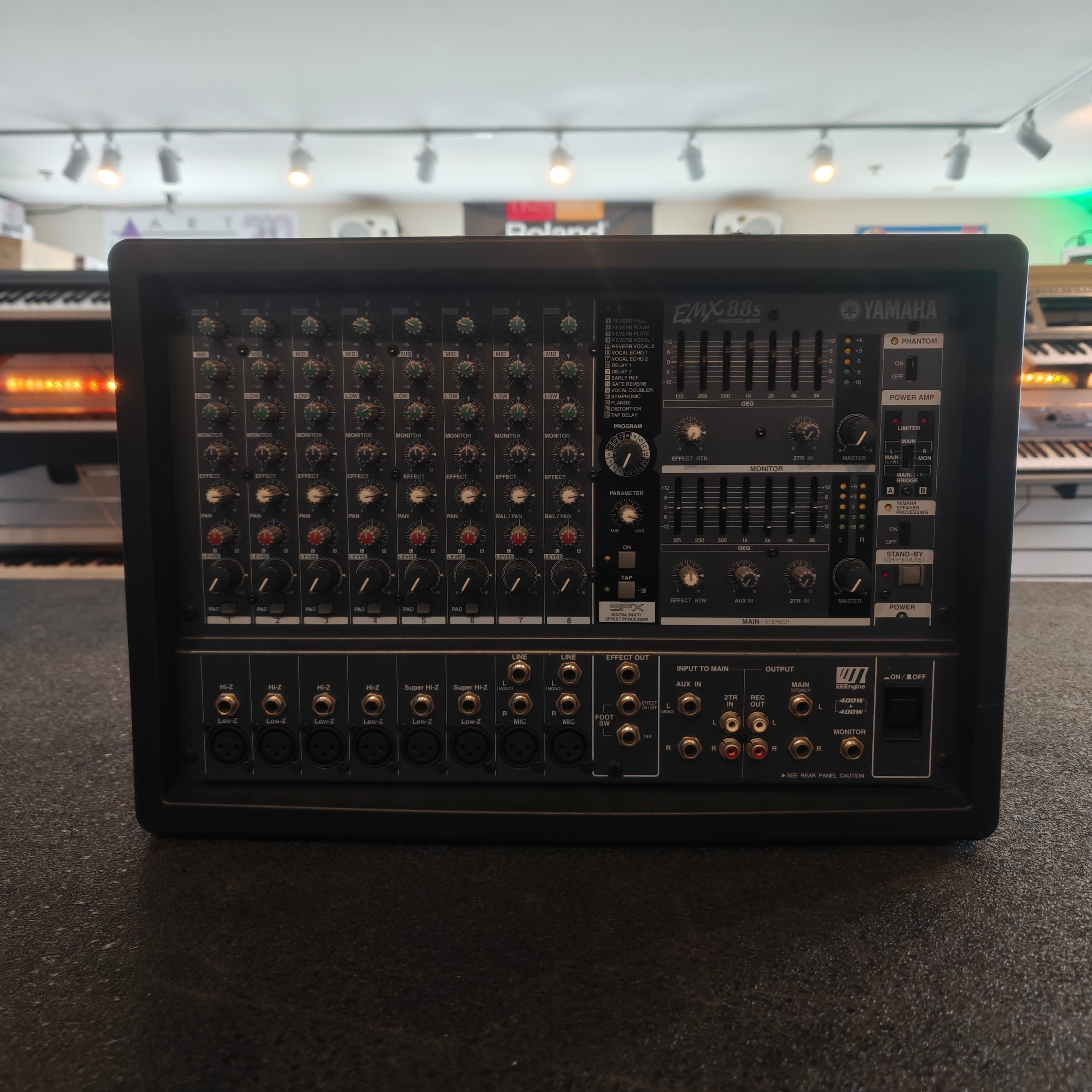 Yamaha EMX88S Powered Mixer Yamaha EMX88S Powered Mixer