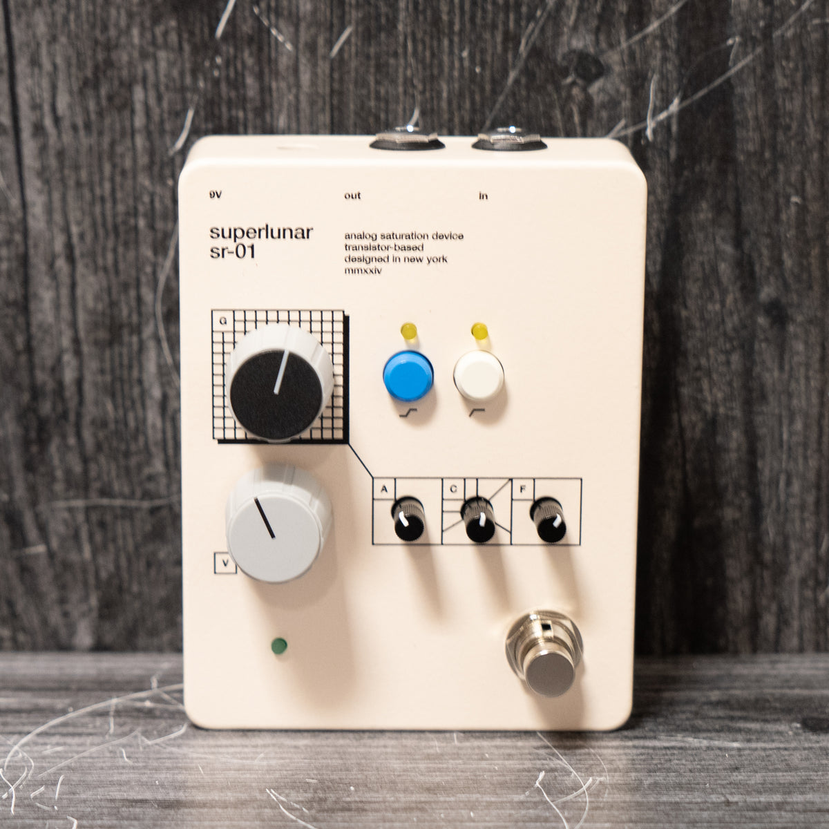 Superlunar SR-01 Analog Saturation Device Superlunar SR-01 Analog Saturation Device