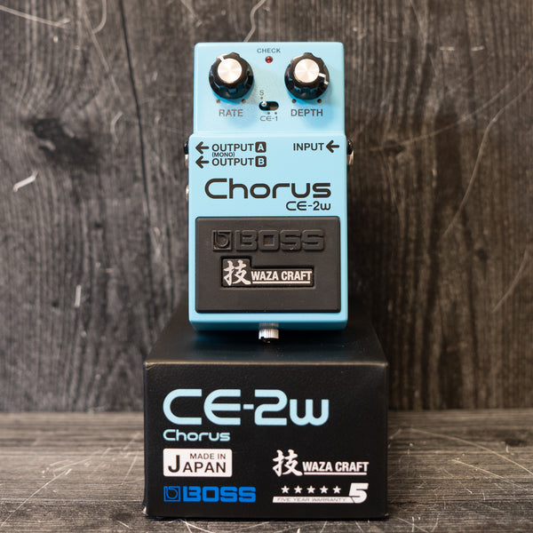 Boss CE-2W Waza