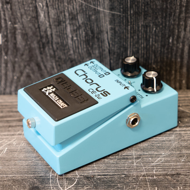 Boss CE-2W Waza