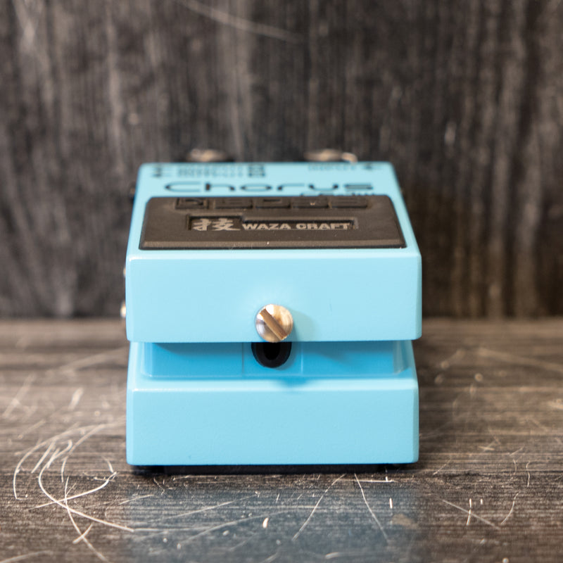 Boss CE-2W Waza