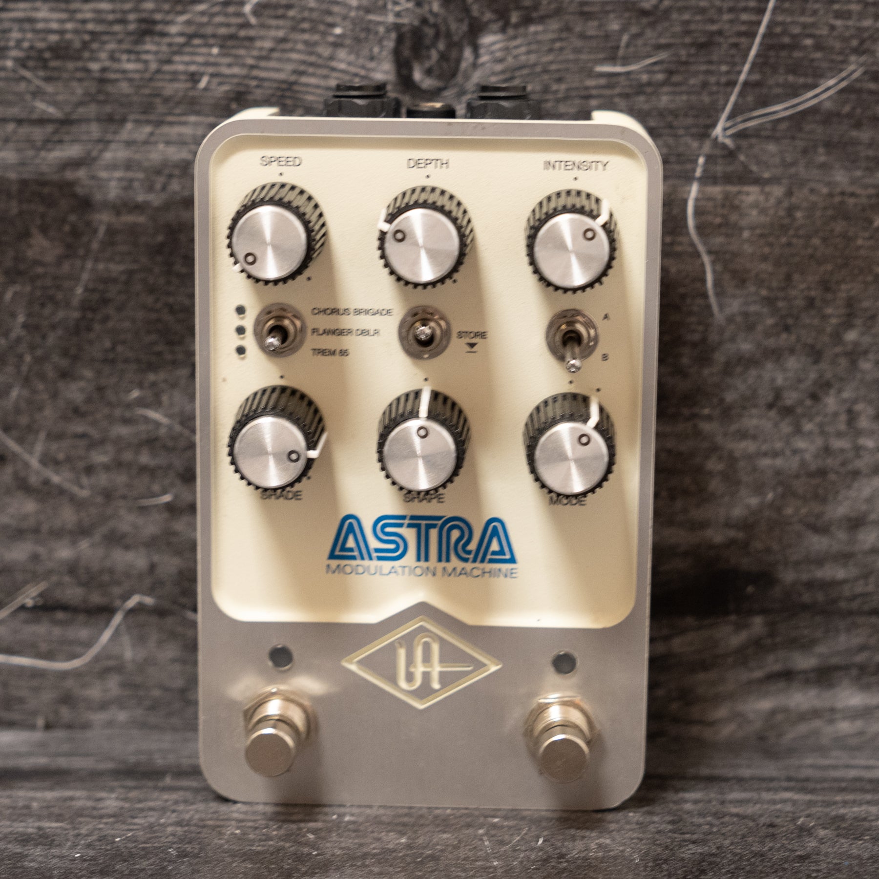 Astra Modulation Machine Universal Audio Astra Modulation Machine