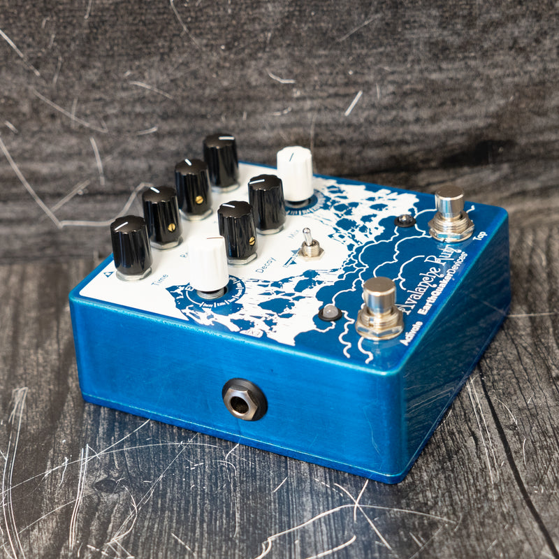 EarthQuaker Devices Avalanche Run Stereo Reverb & Delay with Tap Tempo V2