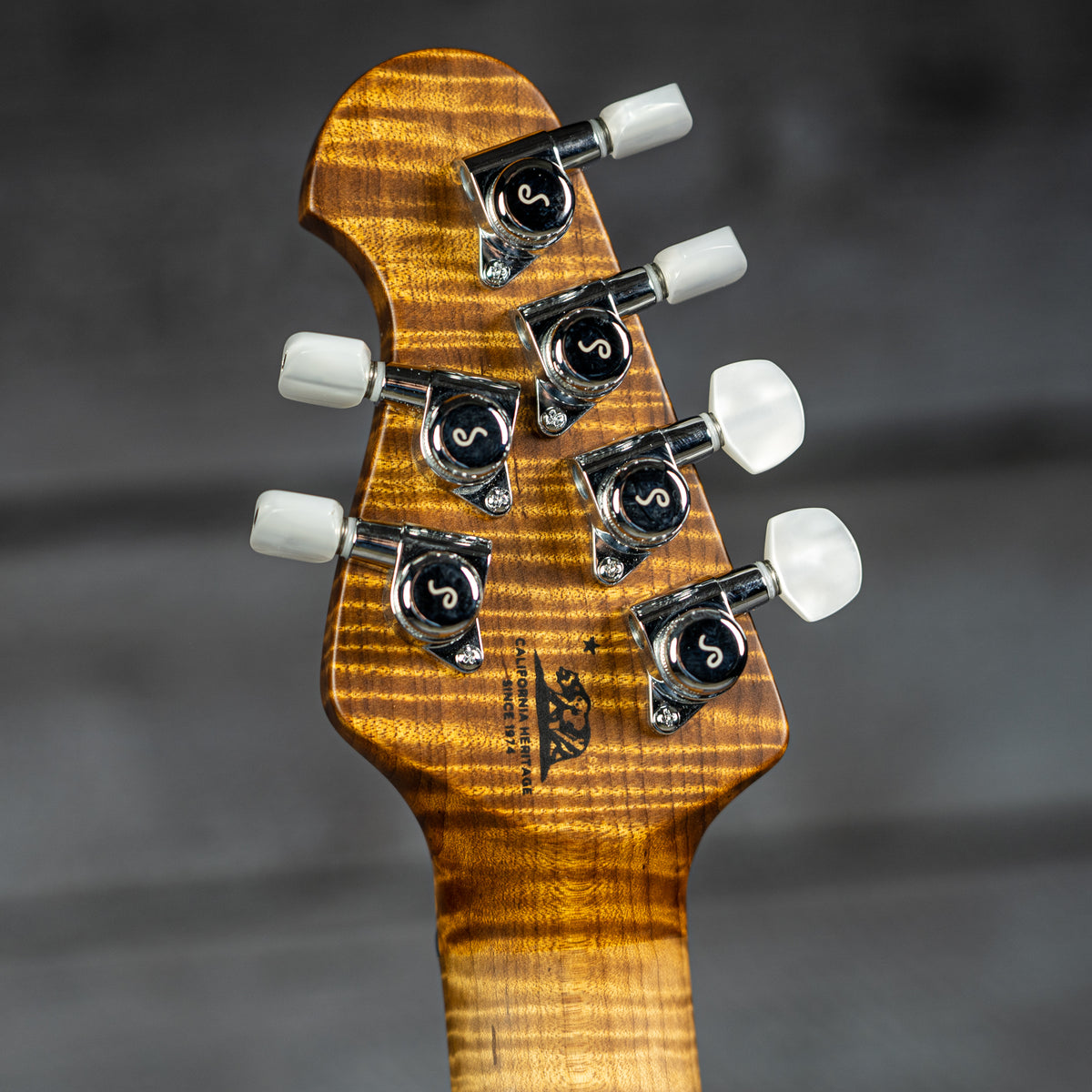 Ernie Ball Music Man JP15 - Cerulean Paradise Quilt Ernie Ball Music Man JP15 - Cerulean Paradise Quilt