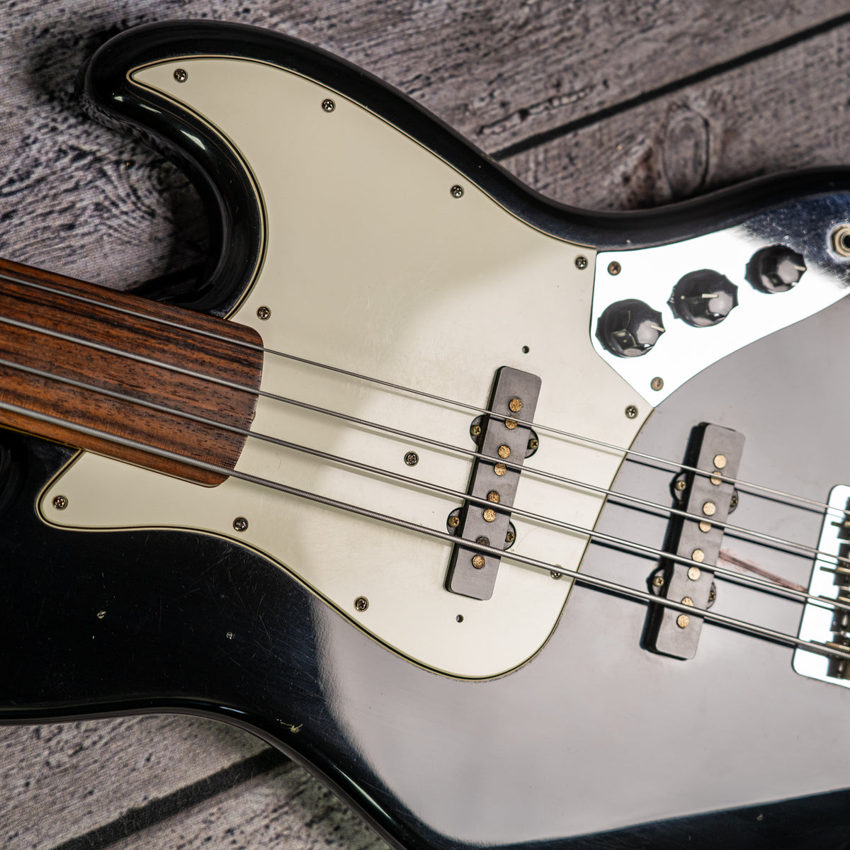 Fender MIJ Fretless Jazz Bass Standard (USED)