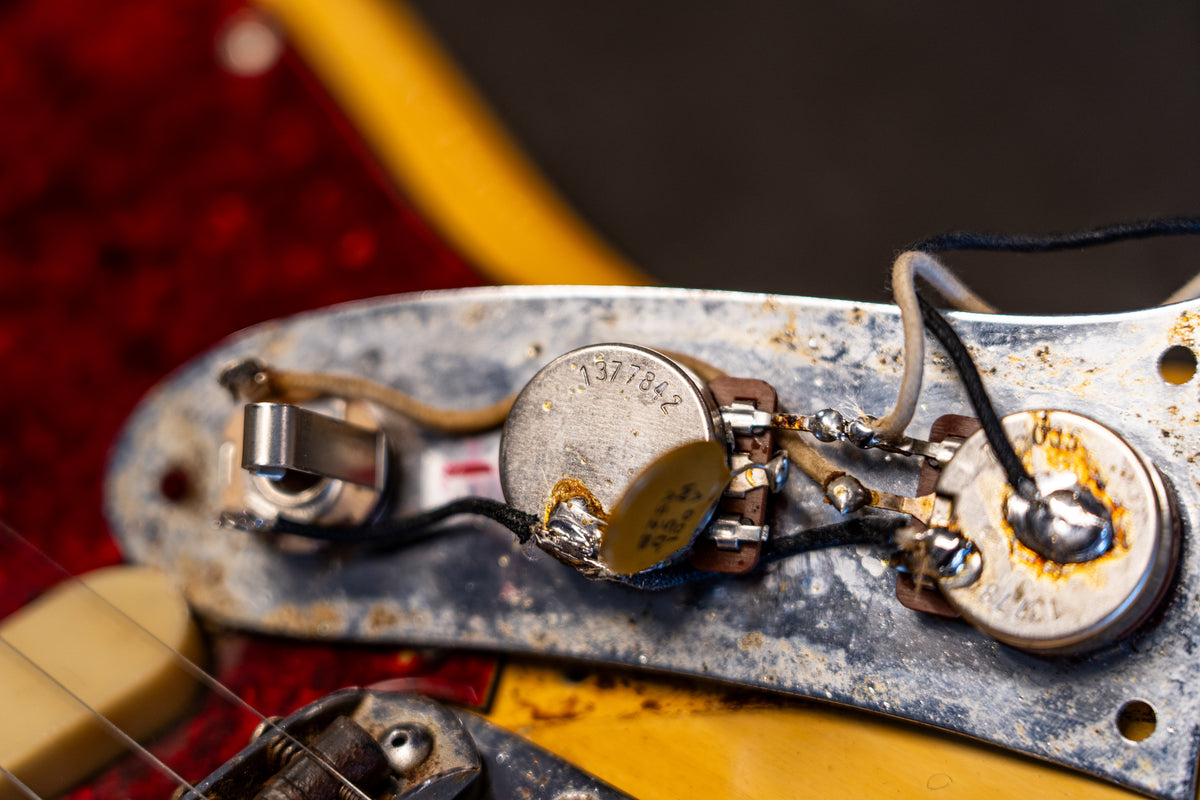 FenderMustang1964-2-2_1200x.