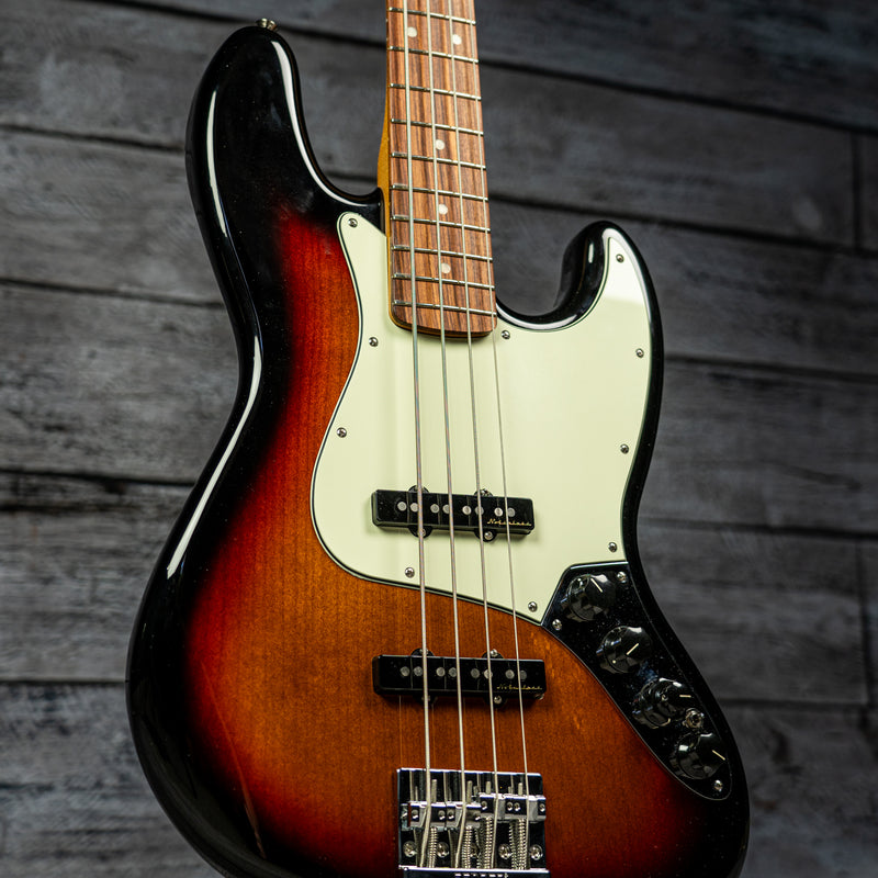 Fender Player Plus Jazz Bass - Pau Ferro Fingerboard, 3-Color Sunburst (DEMO)