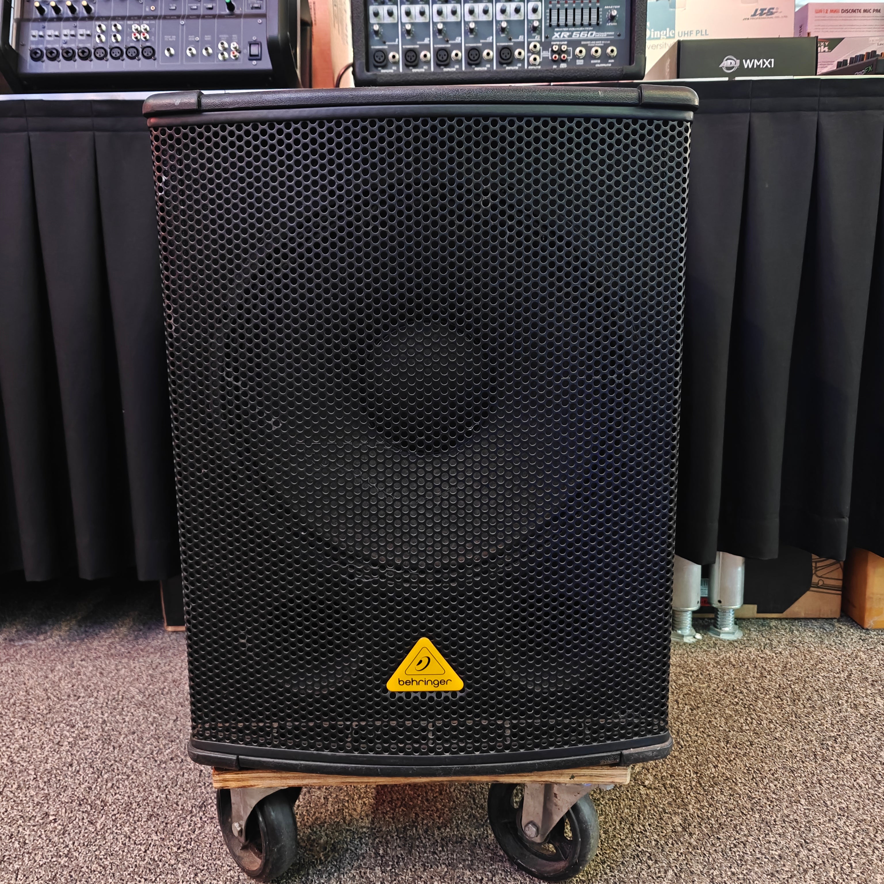 1400 Watt Behringer 1500d Pro Behringer B1500d Subwoofer Behringer