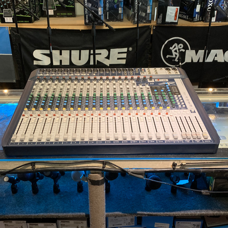 Soundcraft Signature 22