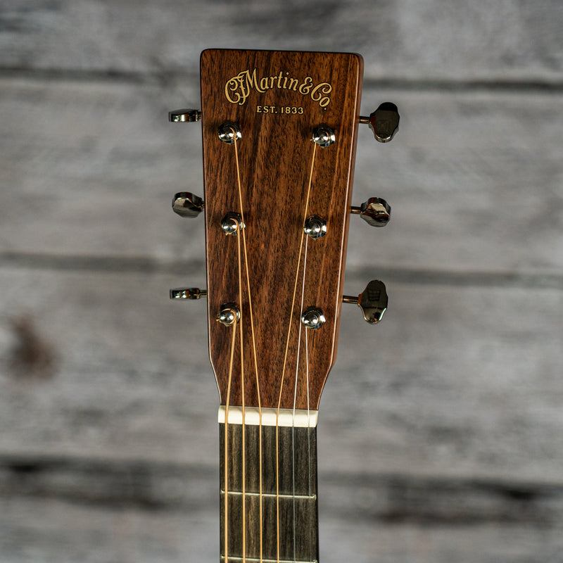 Martin 000-18 (2025)