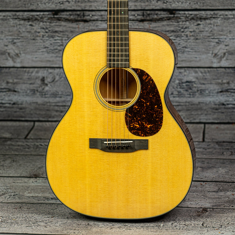 Martin 000-18 (2025)