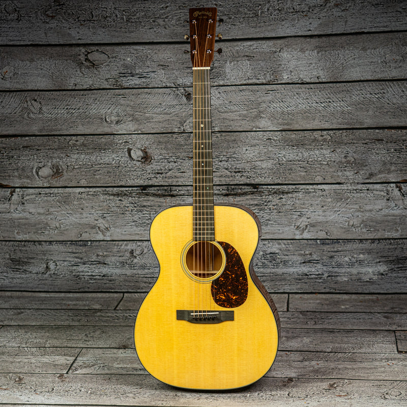 Martin 000-18 (2025)