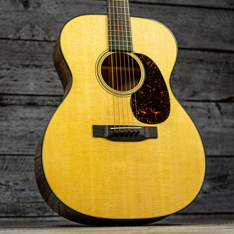 Martin 000-18 (2025)