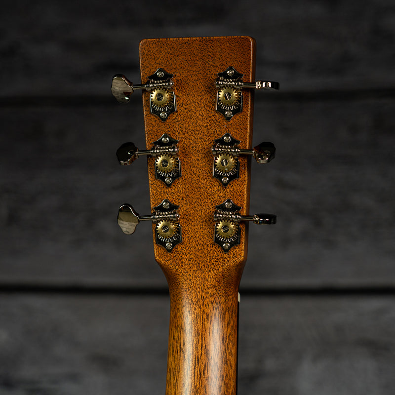 Martin 000-18 (2025)