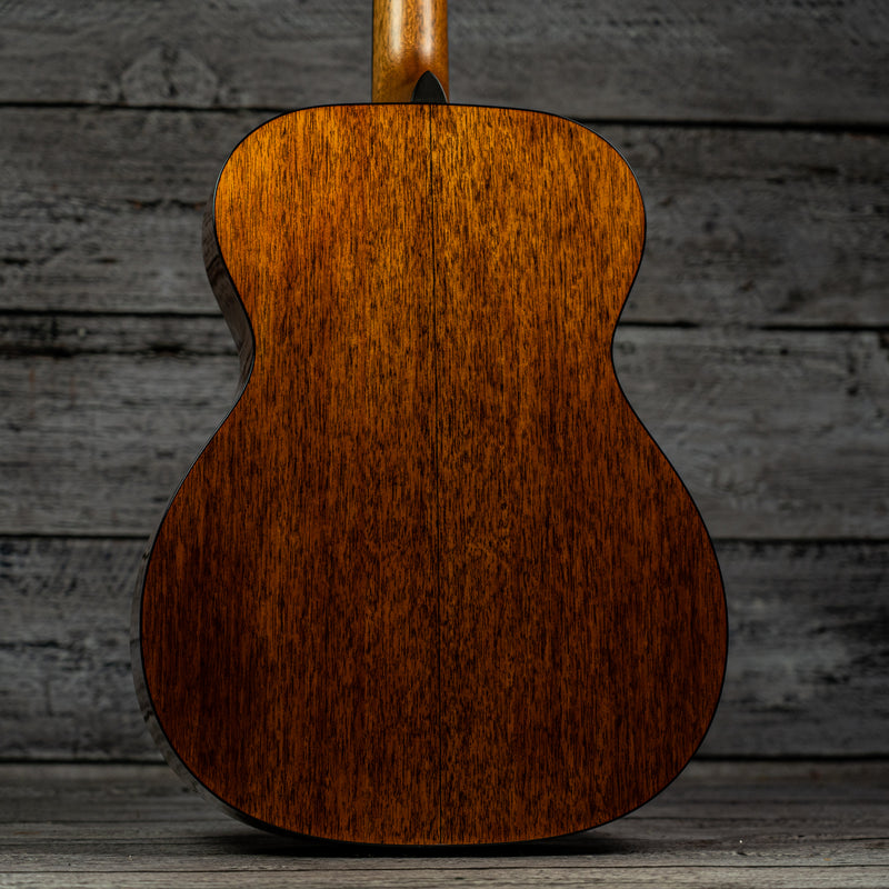 Martin 000-18 (2025)