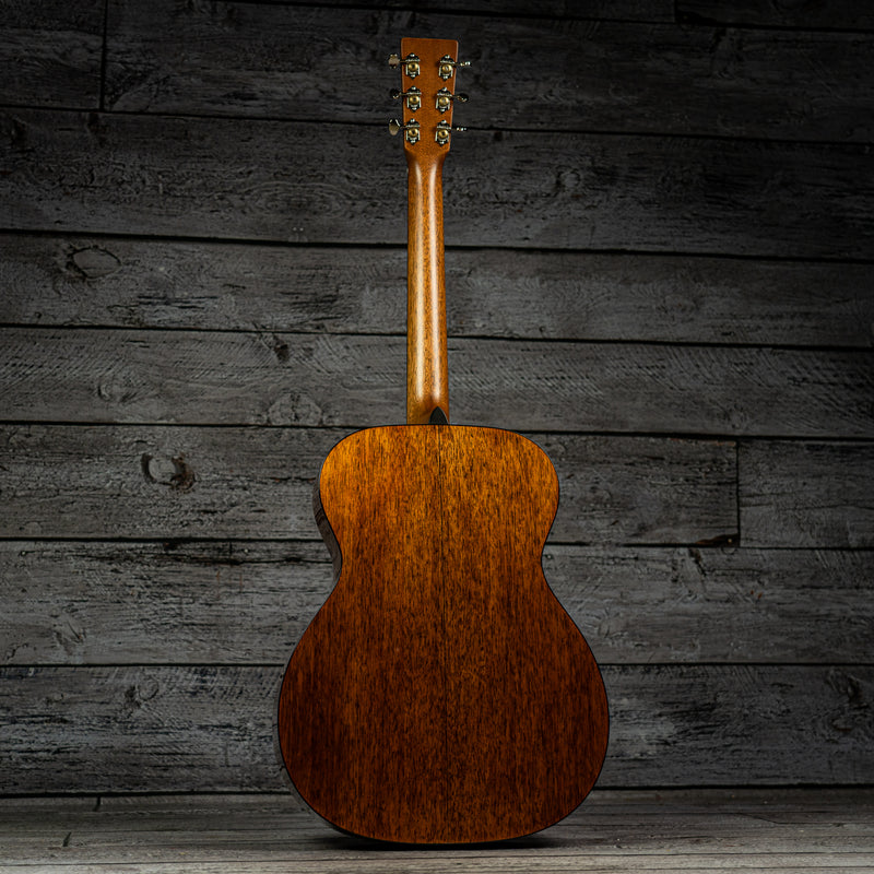 Martin 000-18 (2025)