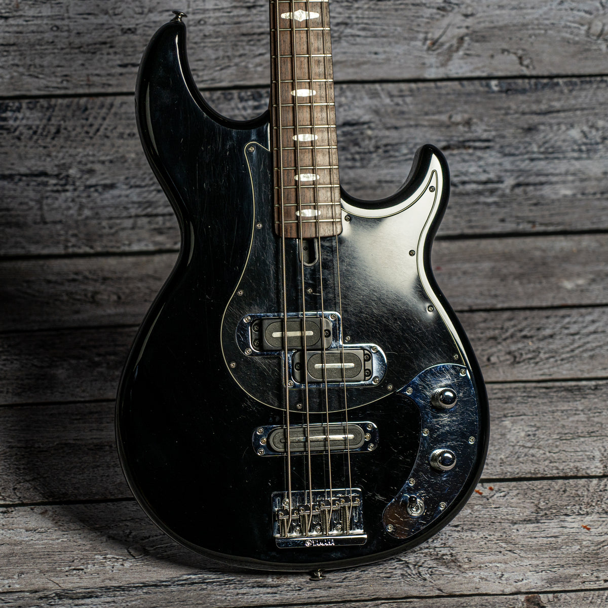 DISC Yamaha BB1024 Super-BB Bass Guitar, Vintage White at