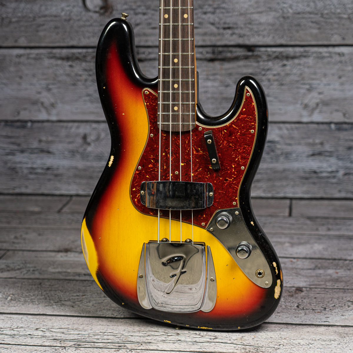 Fender '62 J Bass Relic - 3-Color Sunburst Fender '62 J Bass Relic - 3-Color Sunburst